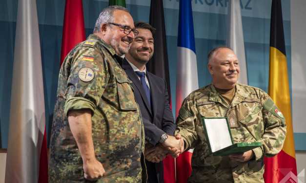 68f8ee354c8d6869956776