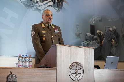 MH EK parancsnok kinevezése KLAC5904