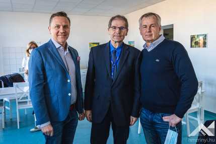 Megyunk_Tovabb_Elore_Alapitvany_agyat_adomanyoz_a_Honvedkorhaznak_20211217_03 copy