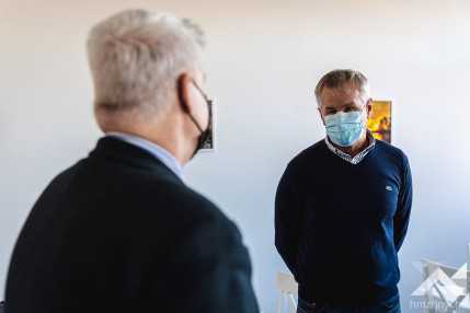 Megyunk_Tovabb_Elore_Alapitvany_agyat_adomanyoz_a_Honvedkorhaznak_20211217_04 copy