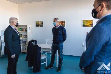 Megyunk_Tovabb_Elore_Alapitvany_agyat_adomanyoz_a_Honvedkorhaznak_20211217_05 copy