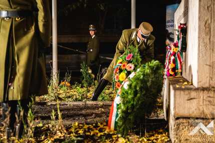 636561eb76b27980015161